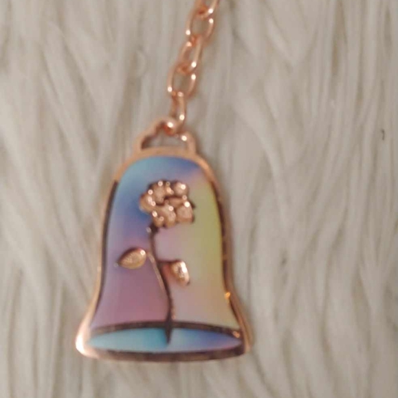 💖FIRM! NWT DISNEY PARKS BEAUTY AND THE BEAST BELLE ENCHANTED ROSE BAG CHARM/KEY - Picture 3 of 7